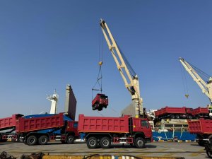 5 HOWO Dump Trucks ship to Ghana